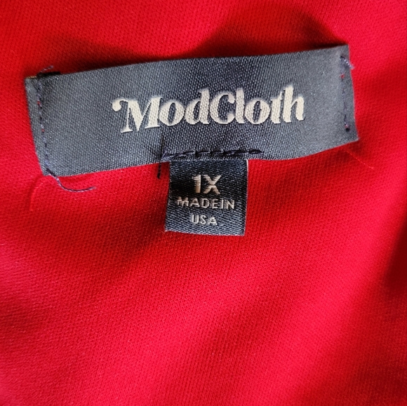 Women's Modcloth Red Fit to Flare Dress Short Sleeve V-neckline Lined Skirt EUC - Picture 8 of 10